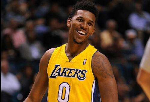 克雷莫内塞vs罗马：瓦尔迪、奥代罗首发，洛伦佐-佩莱格里尼、克里斯坦特出战（克雷莫内塞对阵罗马：瓦尔迪、奥代罗先发，洛伦佐-佩莱格里尼与克里斯坦特登场）