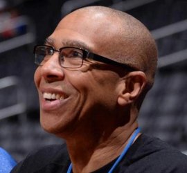 弗兰克：防守型教练？我带的队进球挺多的；庆幸自己不碰社媒（弗兰克回应防守质疑：我的球队进球不少，庆幸不玩社交媒体）