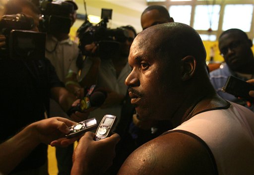 中超：上海海港主场4-1大胜深圳（中超联赛：上海海港主场4比1击败深圳队）