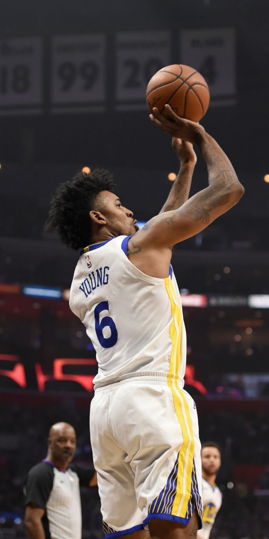 疯狂的足球：米兰门神迈尼昂的盘带合集（足坛狂潮：AC米兰门将迈尼昂盘带集锦）