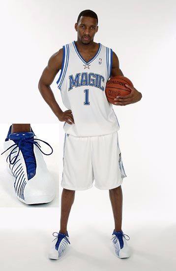 老将关键铲断救险，成全场转折点（老将神勇铲断化险，成为比赛拐点）