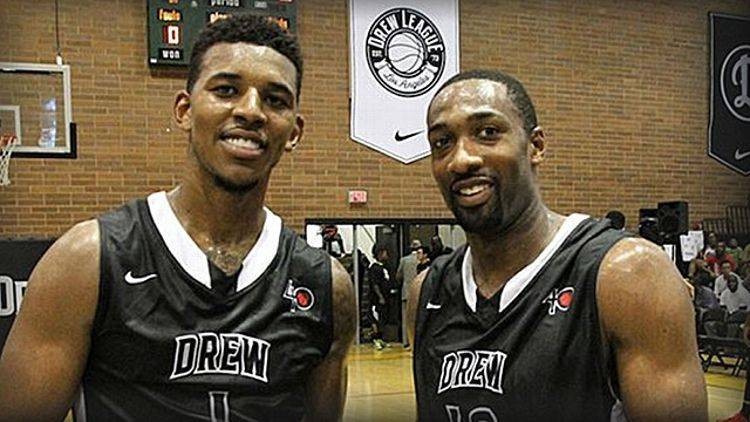 关了还是开了？黑豹vsNAVI图一多名选手出现技术问题陷入暂停（黑豹对阵NAVI首图多名选手遭遇技术故障，比赛紧急暂停）