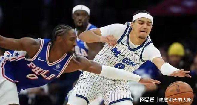 出席白宫晚宴后，C罗与美国防务部长合影（白宫晚宴后，C罗与美国防长合影留念）