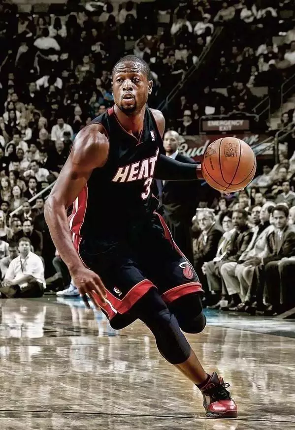 中足联细化“观众不当行为”细则：赛区将对球迷不当行为负责（中足联细化观众不当行为规范：赛区须承担球迷违规责任）